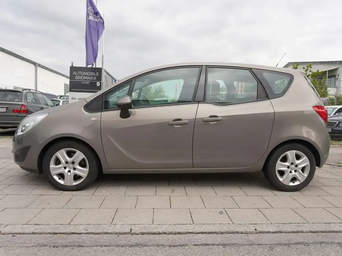 Gebraucht Opel Meriva Edition 131 PS (96 kW) 2010 Muskatgrau/muskat braun(m2) Van / Kleinbus