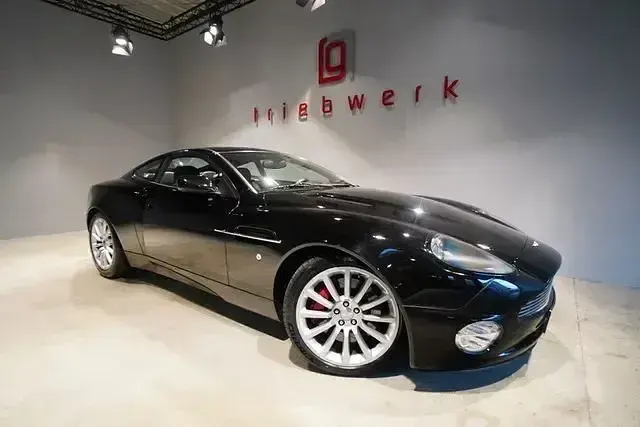 Gebraucht Aston Martin DBX 551 PS (405 kW) 2022 Jet black SUV