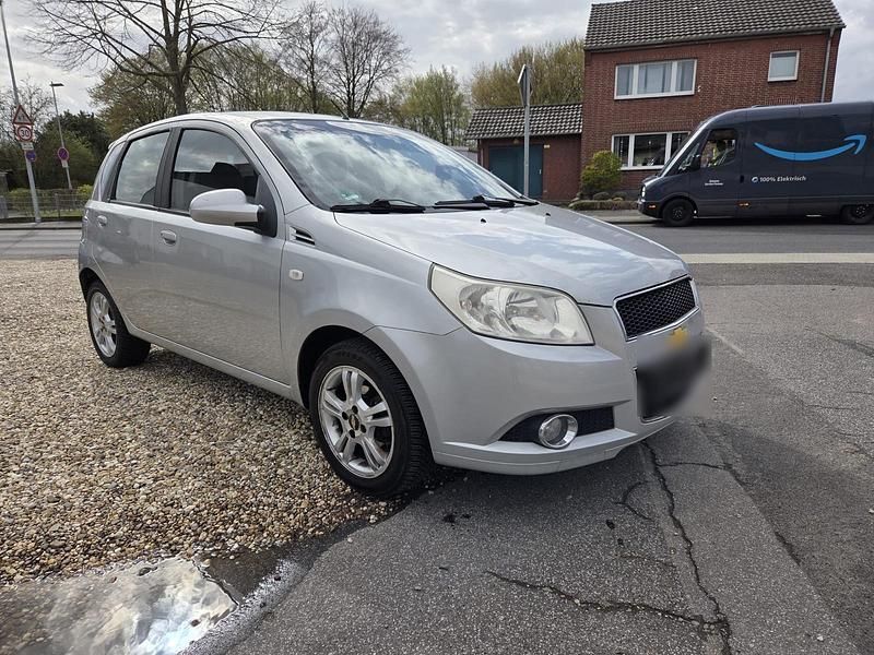 Gebraucht Chevrolet Aveo 100 PS (73 kW) 2008 Silber Kleinwagen
