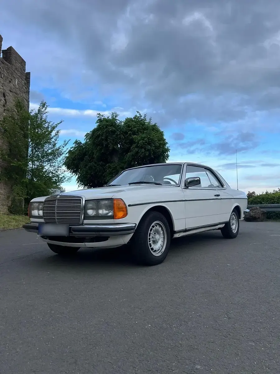 Gebraucht Mercedes 230 109 PS (80 kW) 1979 Weiß Coupé