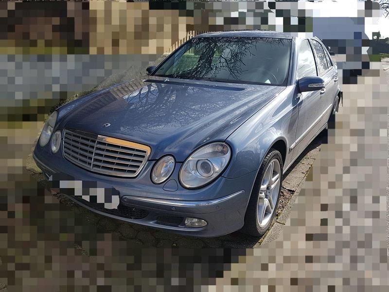 Blau Gebraucht 2005 Mercedes E350 Elegance Limousine | 2.999 € (Superpreis) - Bild 1/4