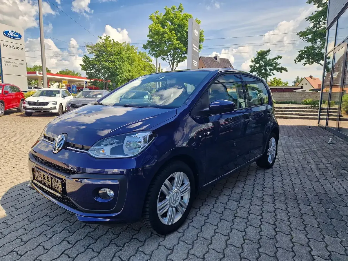 Usado VW up! high up! 60 CV (44 kW) 2018 Azul Utilitario