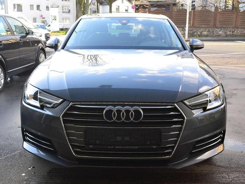 Gebraucht Audi A4 Sport 150 PS (110 kW) 2017 Monsungrau metallic Limousine
