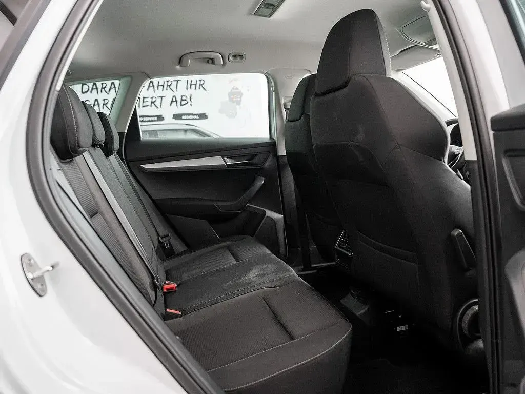 Gebraucht Skoda Karoq Tour 150 PS (110 kW) 2023 Moonweiß perleffekt SUV