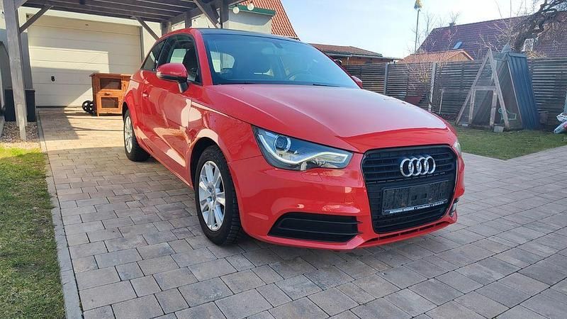 Gebraucht Audi A1 Comfort 86 PS (63 kW) 2011 Rot Kleinwagen