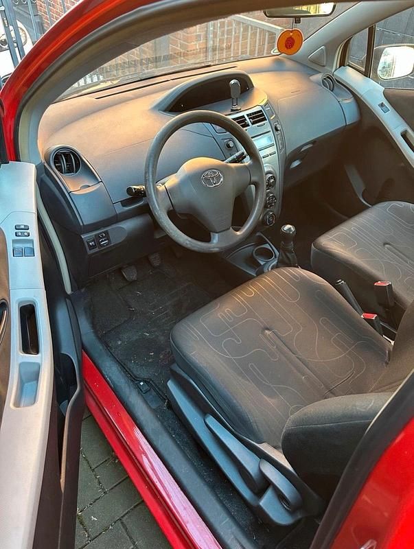 Gebraucht Toyota Yaris 68 PS (50 kW) 2010 Rot Kleinwagen