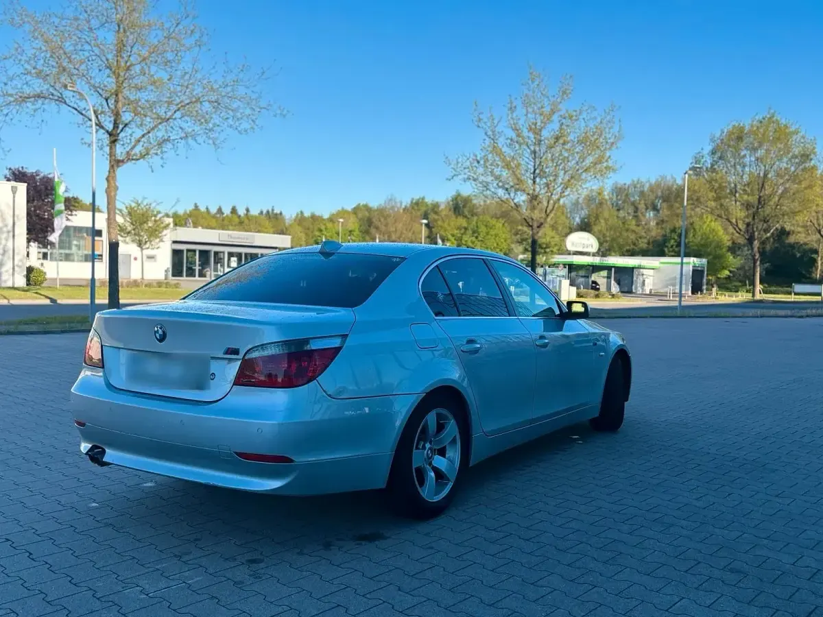 Gebraucht BMW 520 179 PS (131 kW) 2004 Grau Limousine