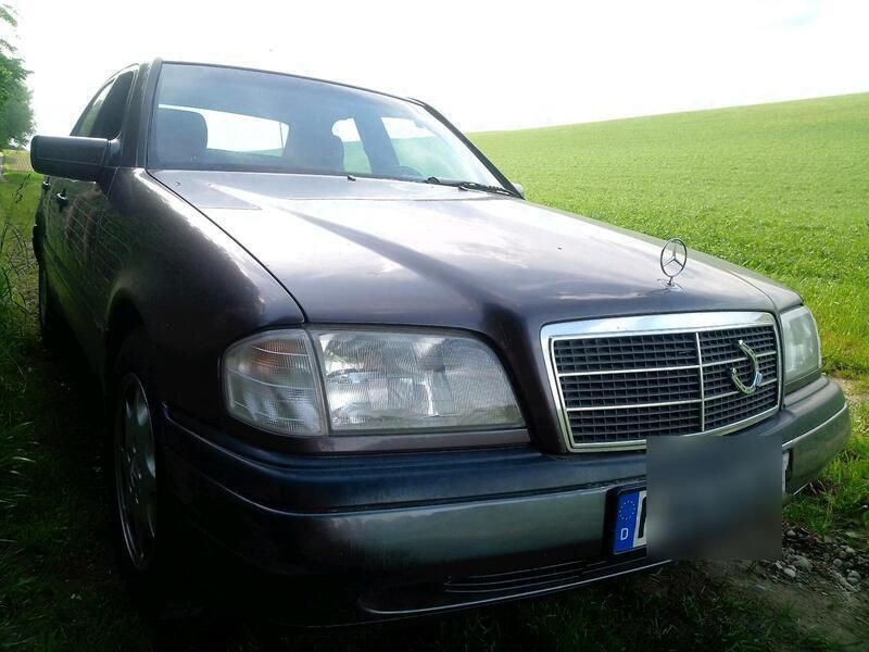 Braun Gebraucht 1996 Mercedes C220 Limousine | 1.999 € (Fairer Preis) - Bild 1/4