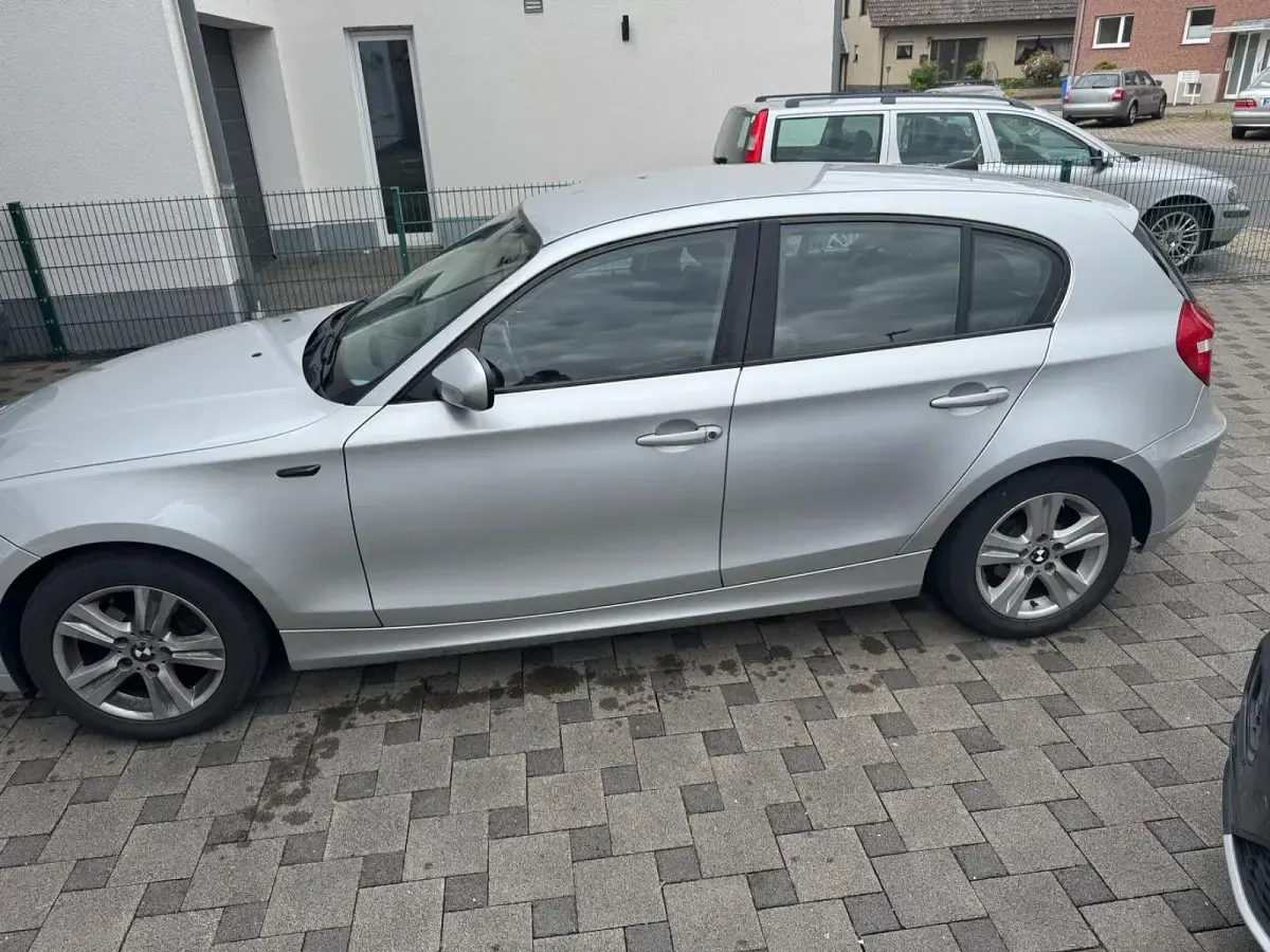 Używany BMW 116 122 KM (89 kW) 2010 Srebrny Hatchback