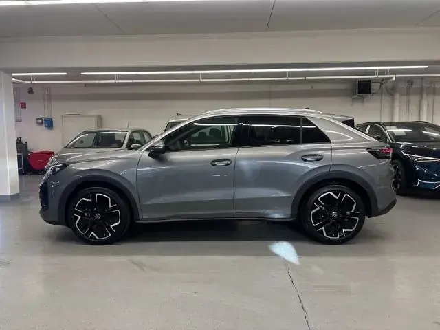 Neu VW T-Roc R-line 150 PS (110 kW) 2026 (wolf grey metallic) SUV