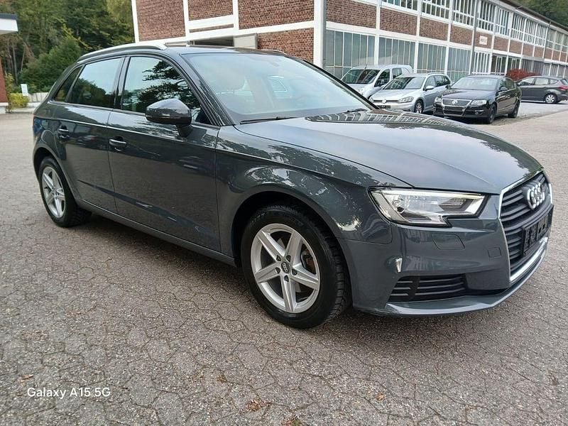 Gebraucht Audi A3 116 PS (85 kW) 2017 Grau Limousine