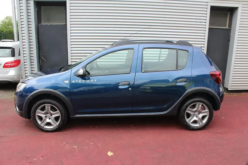 Gebraucht Dacia Sandero Stepway 90 PS (66 kW) 2017 Blau cosmos (metallic) SUV