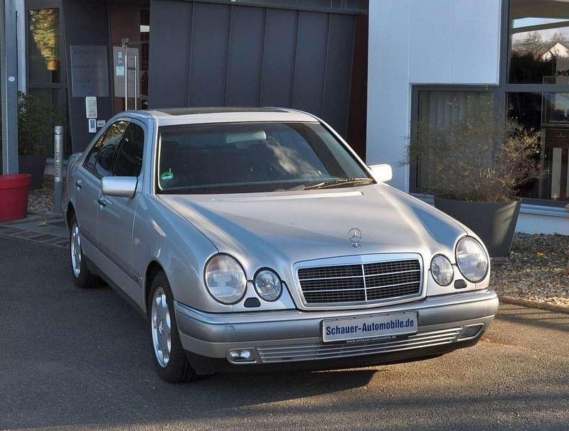 Gebraucht Mercedes E280 Elegance 204 PS (150 kW) 1999 Silber Limousine
