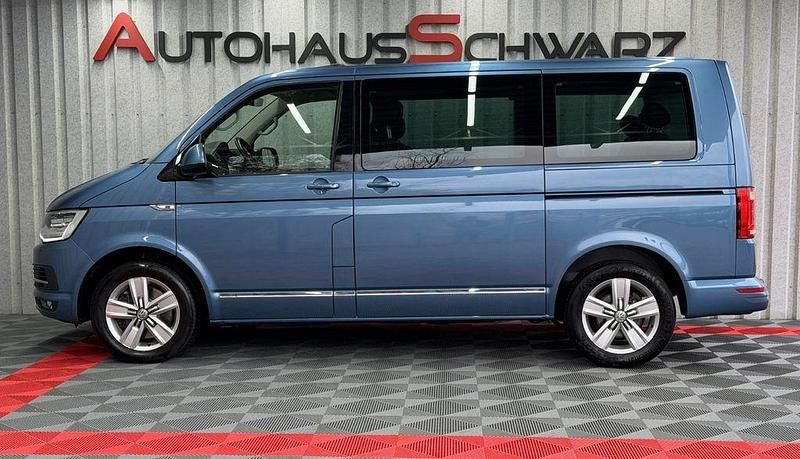 Gebraucht VW Multivan Highline 204 PS (150 kW) 2017 Blau Van / Kleinbus