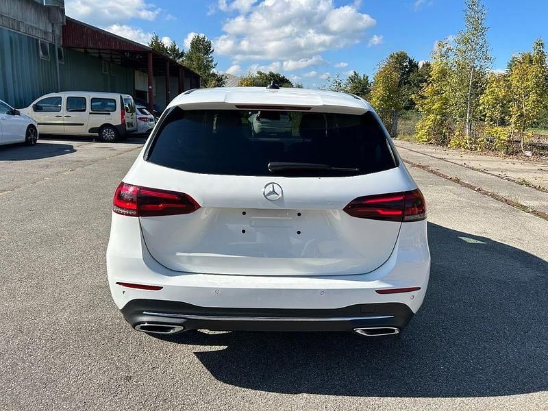 Gebraucht Mercedes B180 116 PS (85 kW) 2022 Weiß Van / Kleinbus