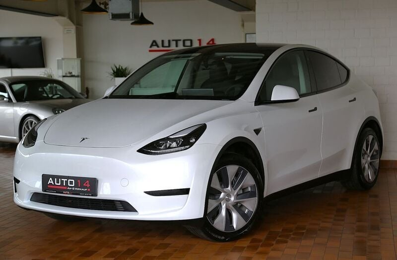 Weiß Gebraucht 2023 Tesla Model Y SUV | 32.790 € (Guter Preis) - Bild 1/4