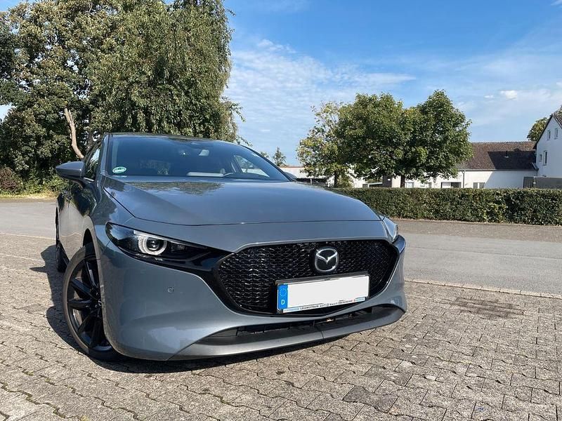 Grau Gebraucht 2020 Mazda 3 Selection Limousine | 22.600 € (Fairer Preis) - Bild 1/4