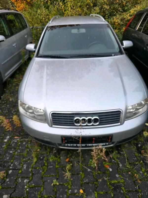 Grau Gebraucht 2004 Audi A4 Kombi | 1.150 € (Superpreis) - Bild 1/4