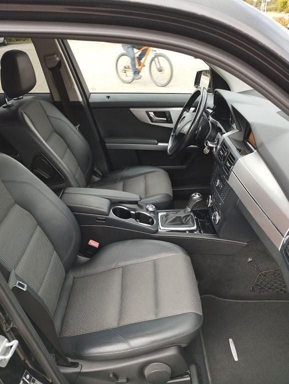 Schwarz Gebraucht 2011 Mercedes GLK250 SUV | 16.600 € (Teuer) - Bild 1/4