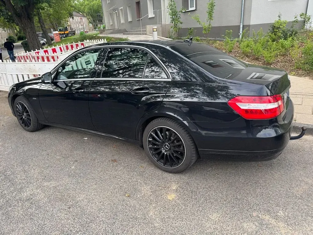 Gebraucht Mercedes E350 265 PS (194 kW) 2010 Schwarz Limousine