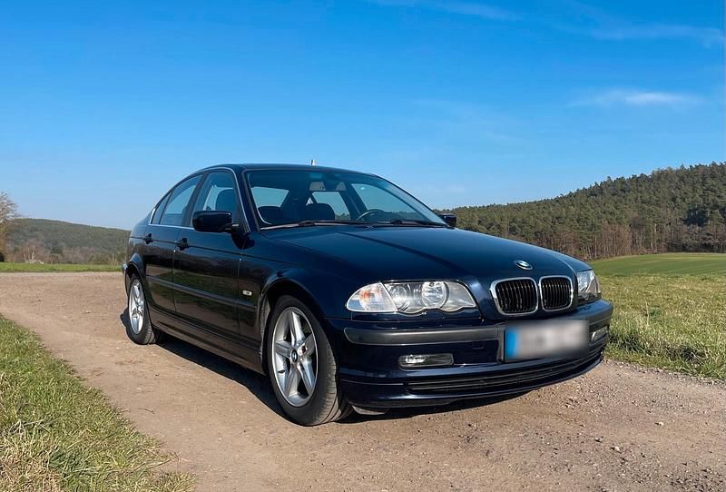 Gebraucht BMW 325 192 PS (141 kW) 2001 Blau Limousine