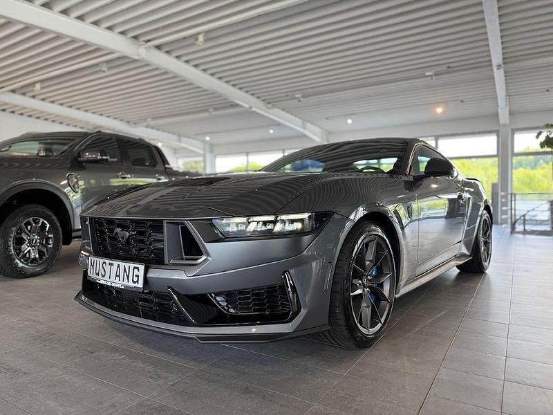 Carbonized grey metallic grau Neu 2025 Ford Mustang Dark Horse Coupé | 69.900 € (Teuer) - Bild 1/4