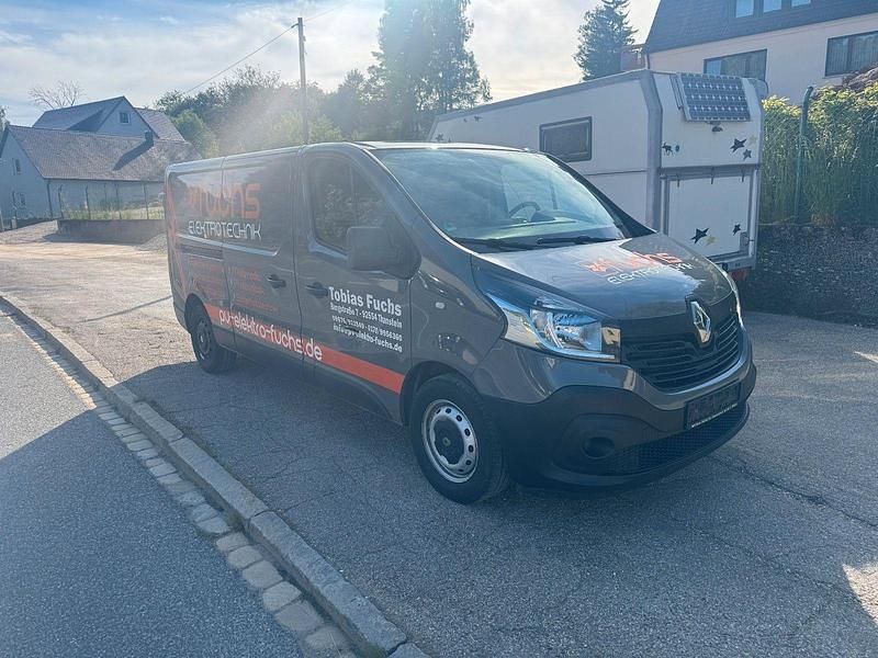 Gebraucht Renault Trafic Komfort 145 PS (106 kW) 2018 Grau Van / Kleinbus