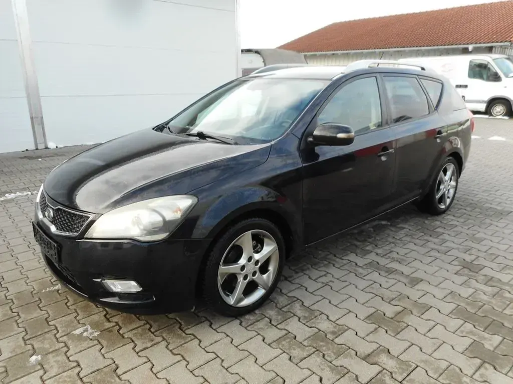 Gebraucht Kia Ceed Sportswagon 128 PS (94 kW) 2011 Schwarz Kombi