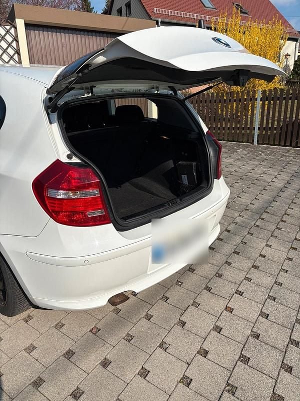 Gebraucht BMW 116 122 PS (89 kW) 2011 Weiß Kleinwagen