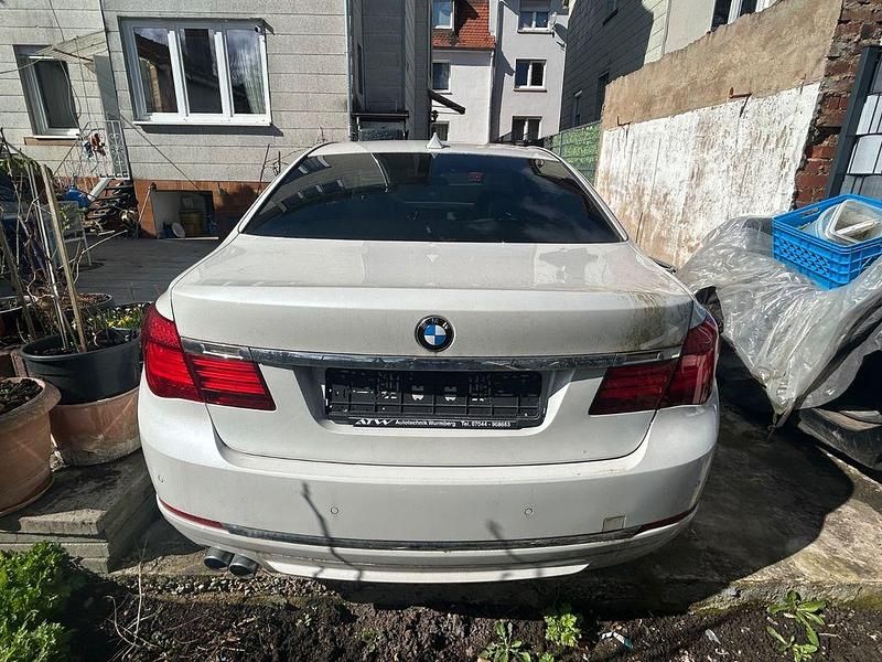 Gebraucht BMW 730 258 PS (189 kW) 2014 Weiß Limousine
