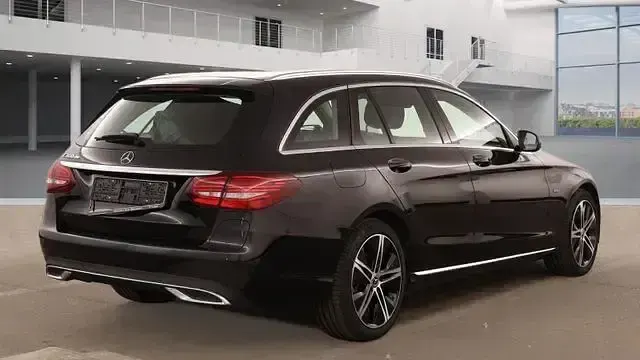 Gebraucht Mercedes C300e 306 PS (225 kW) 2021 Schwarz Limousine