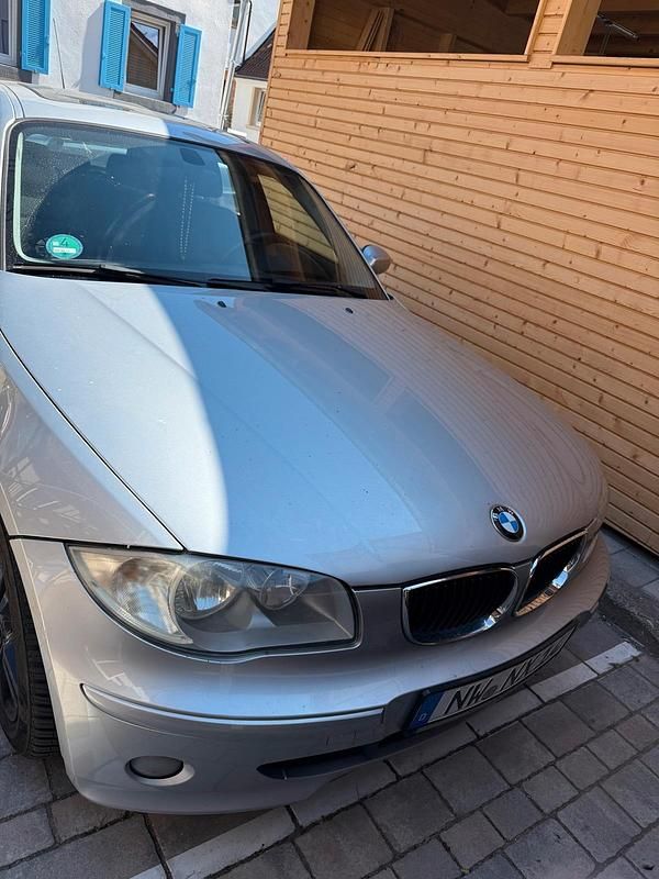 Grau Gebraucht 2007 BMW 118 Kleinwagen | 2.500 € (Guter Preis) - Bild 1/4
