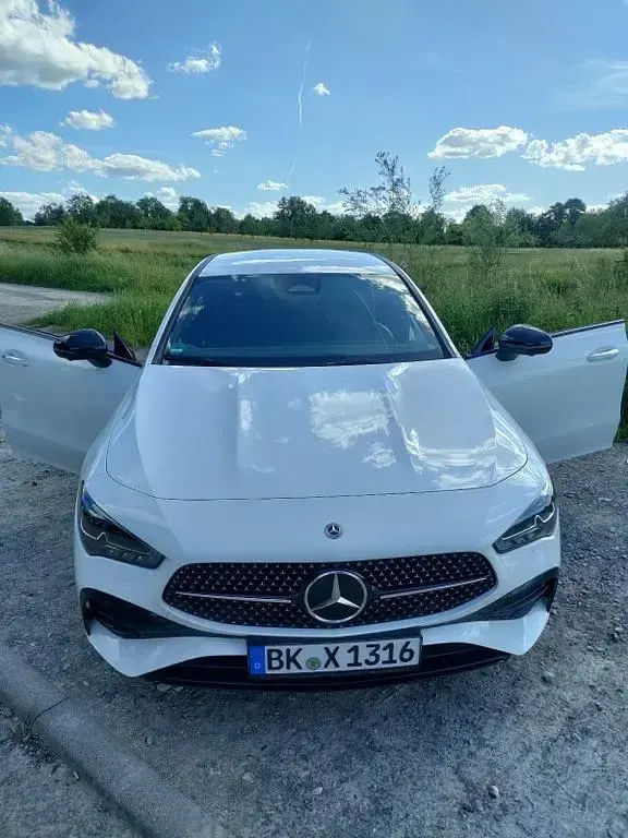 Gebraucht Mercedes CLA200 AMG line 163 PS (119 kW) 2024 Weiß Coupé