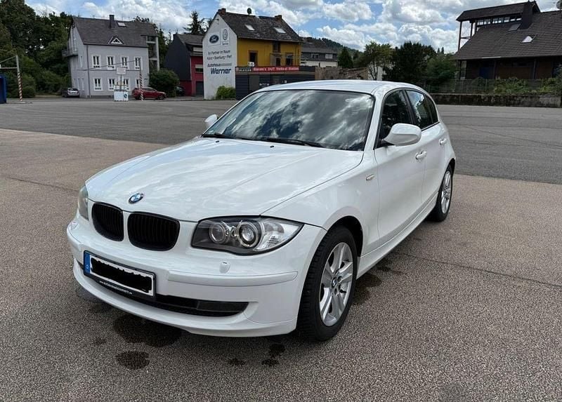 Weiß Gebraucht 2011 BMW 116 Kleinwagen | 5.000 € (Guter Preis) - Bild 1/4