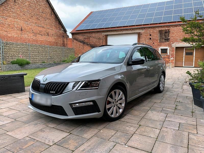 Grau Gebraucht 2019 Skoda Octavia RS Kombi | 18.900 € (Fairer Preis) - Bild 1/4