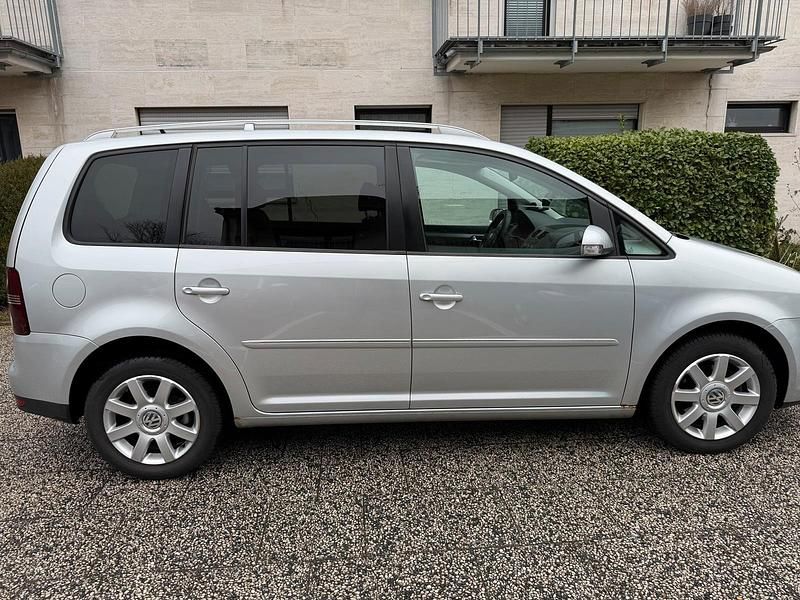 Gebraucht VW Touran 2008 Silber Van / Kleinbus