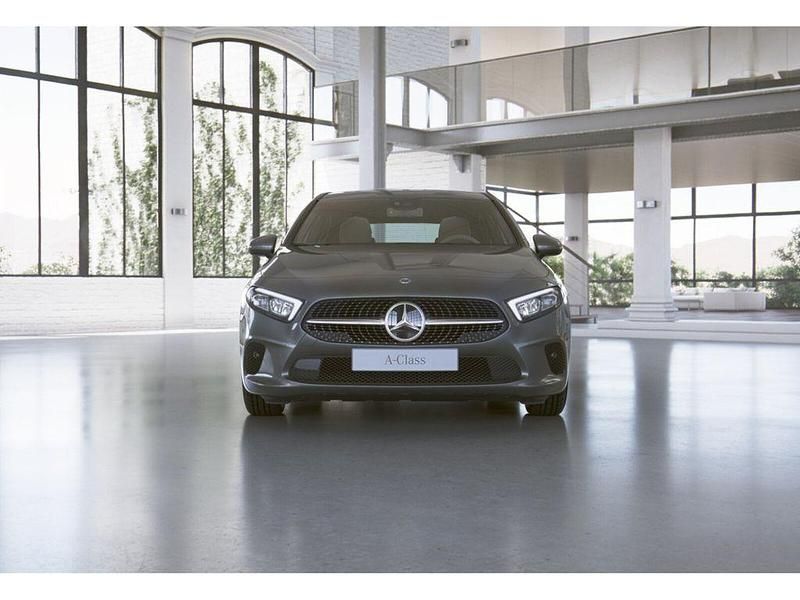 Gebraucht Mercedes A200 Progressive 164 PS (120 kW) 2021 Lack mountaingrau (metallic) Limousine