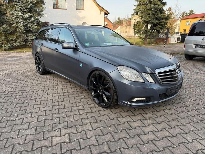 Blau Gebraucht 2010 Mercedes E350 Kombi | 8.999 € (Teuer) - Bild 1/4