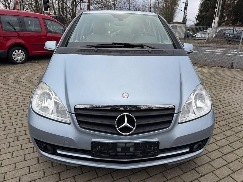 Gebraucht Mercedes A180 116 PS (85 kW) 2011 Blau Limousine