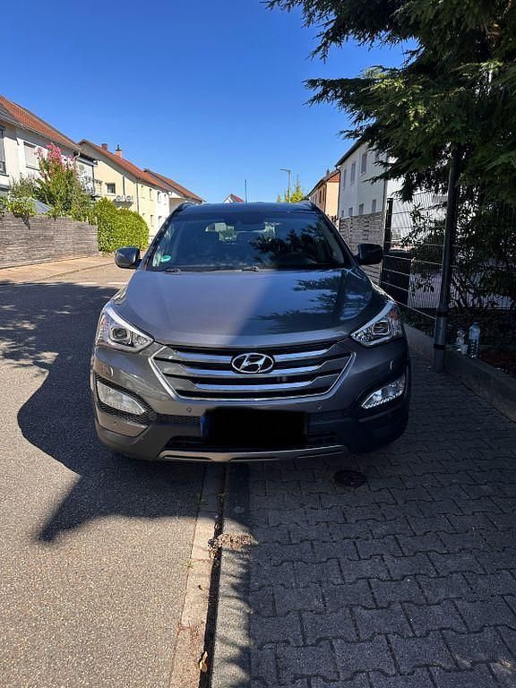 Grau Gebraucht 2013 Hyundai Santa Fe SUV | 11.270 € (Fairer Preis) - Bild 1/4
