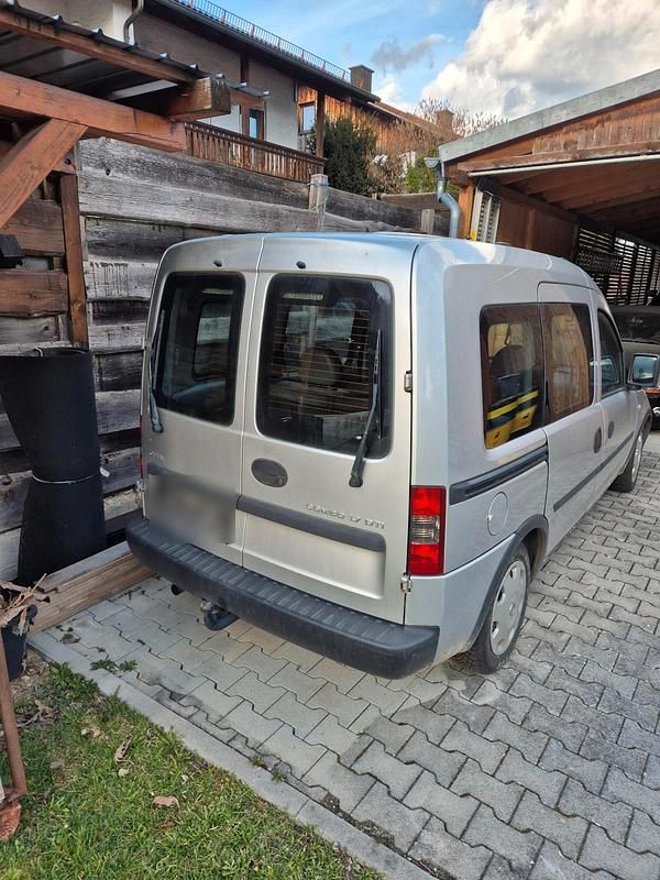 Gebraucht Opel Combo 75 PS (55 kW) 2004 Silber Van / Kleinbus
