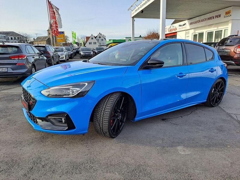 Blau Gebraucht 2022 Ford Focus ST Limousine | 27.700 € (Fairer Preis) - Bild 1/4