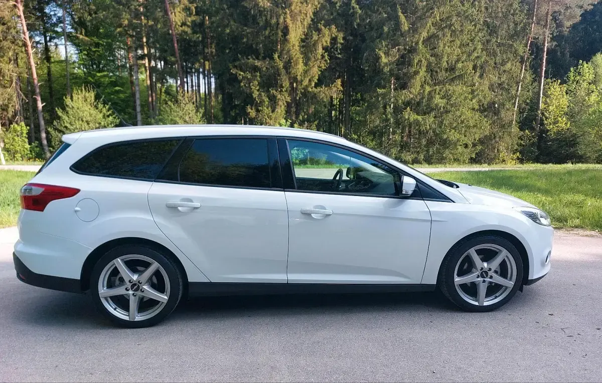 Gebraucht Ford Focus 115 PS (84 kW) 2014 Weiß Kombi