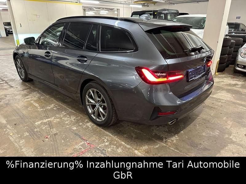Grau Gebraucht 2022 BMW 318 Sport Line Kombi | 18.580 € (Fairer Preis) - Bild 1/4