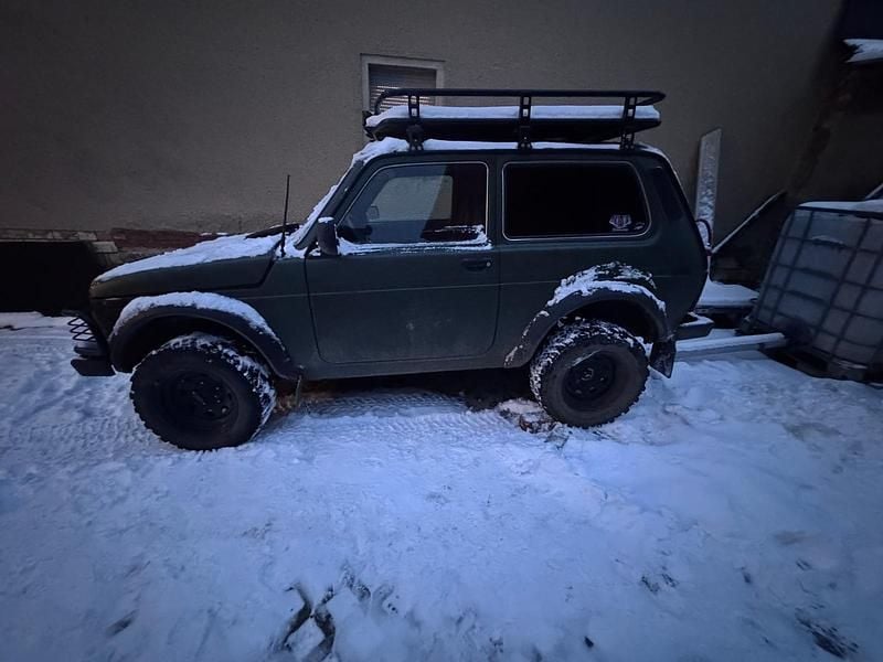 Gebraucht Lada niva 83 PS (61 kW) 2010 Grün SUV