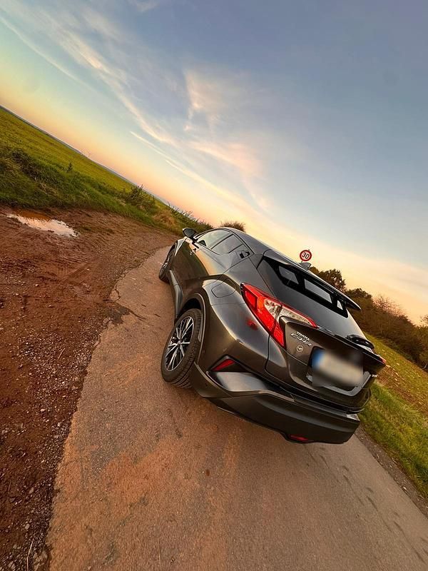 Gebraucht Toyota C-HR 122 PS (89 kW) 2017 Grau SUV