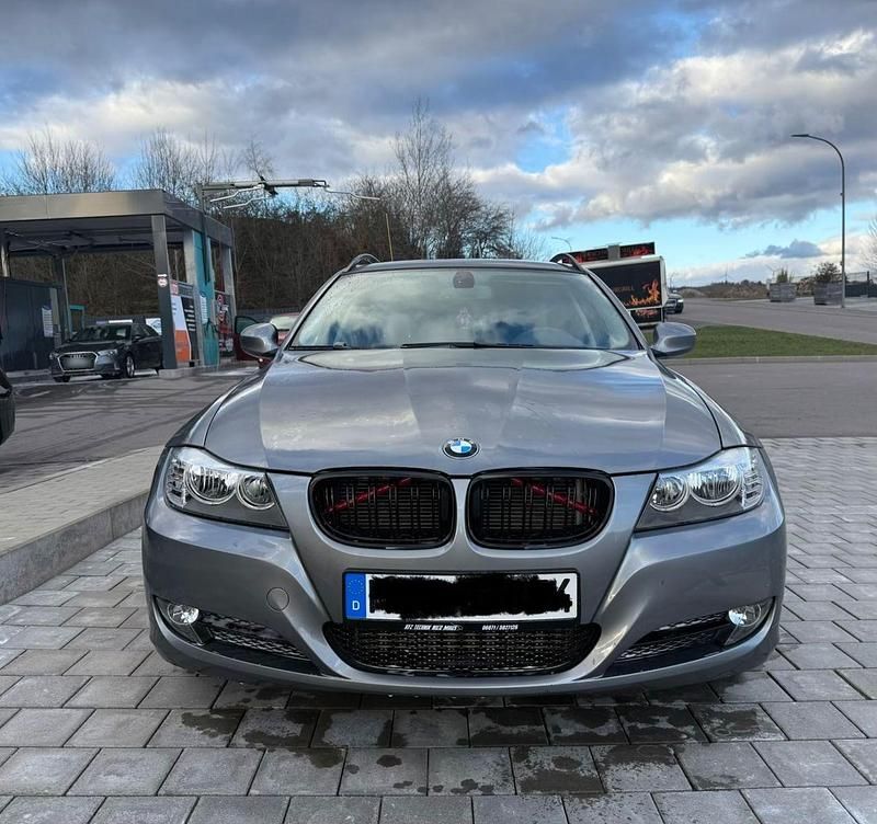 Gebraucht BMW 320 177 PS (130 kW) 2008 Grau Kombi