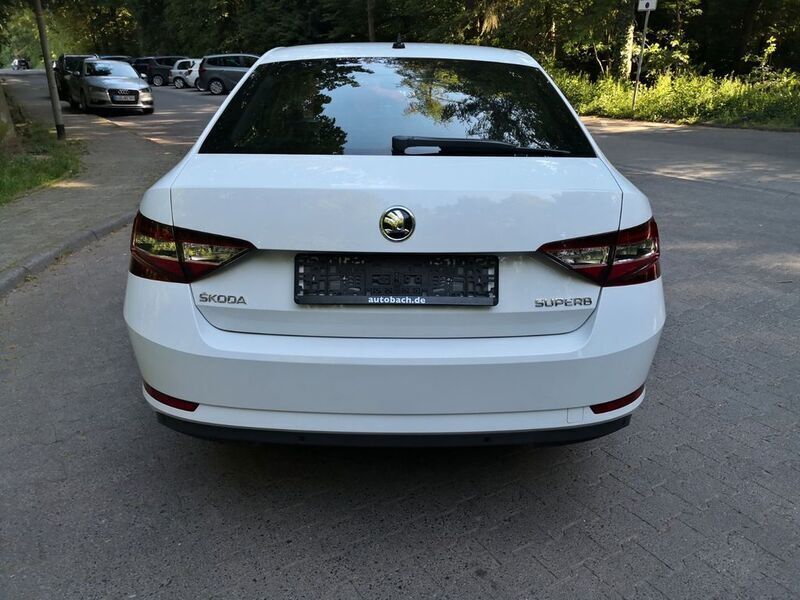 Gebraucht Skoda Superb Style 220 PS (161 kW) 2015 Weiß Limousine