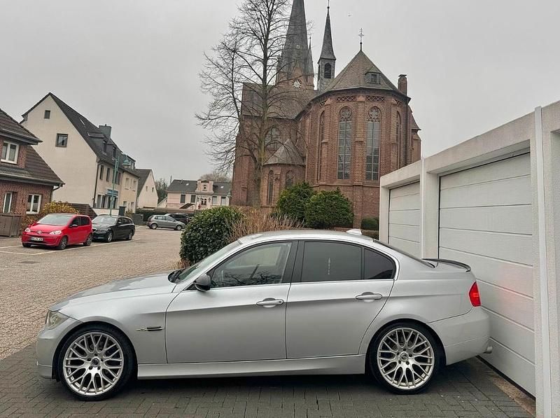Silber Gebraucht 2005 BMW 325 Limousine | 6.700 € - Bild 1/4