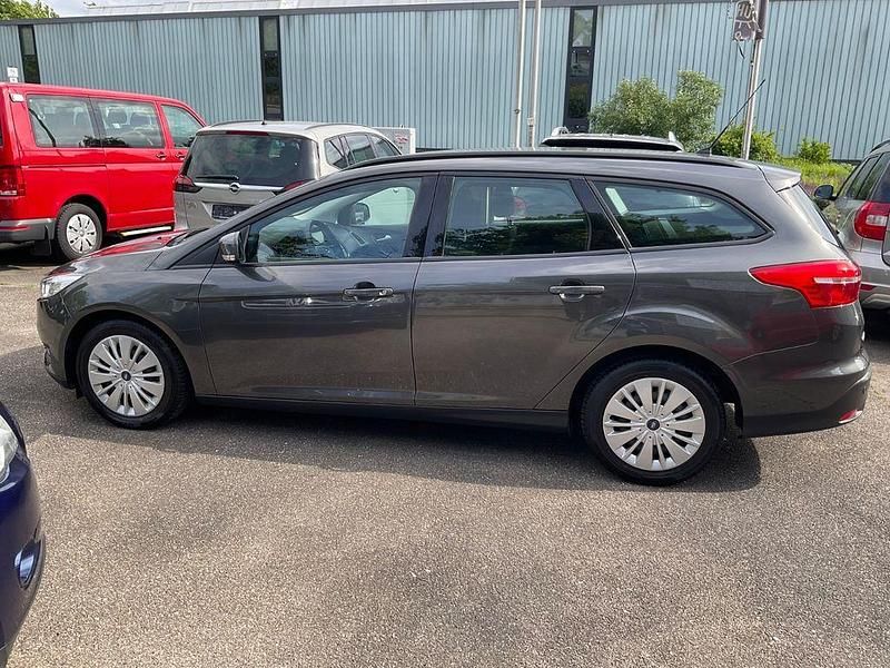 Gebraucht Ford Focus Trend 125 PS (91 kW) 2016 Limousine